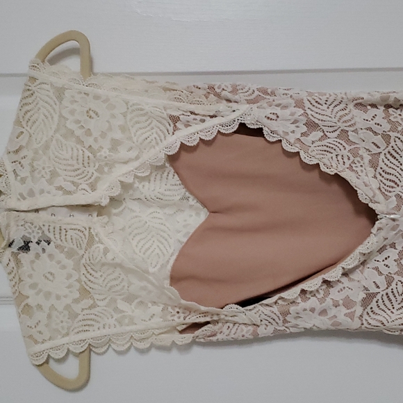 Marciano Open Back Lace Dress - Picture 4 of 12